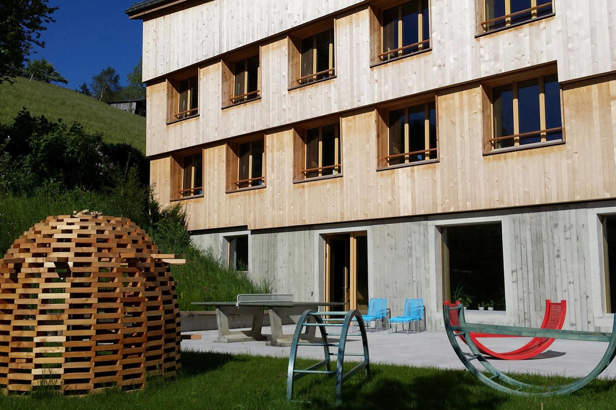 Saanen Gstaad Youth Hostel מראה חיצוני תמונה