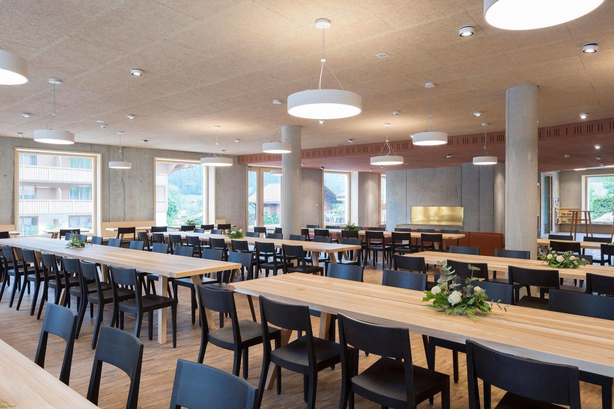 Saanen Gstaad Youth Hostel מראה חיצוני תמונה