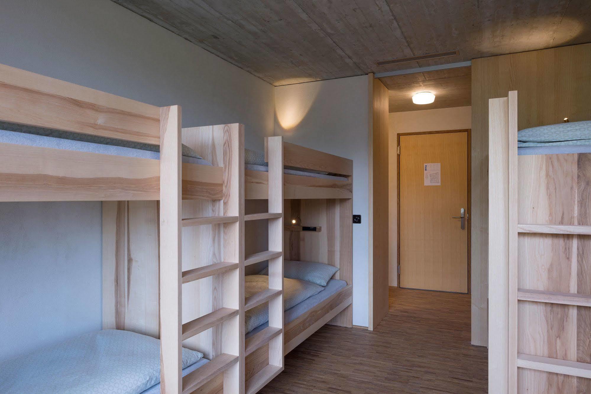 Saanen Gstaad Youth Hostel מראה חיצוני תמונה
