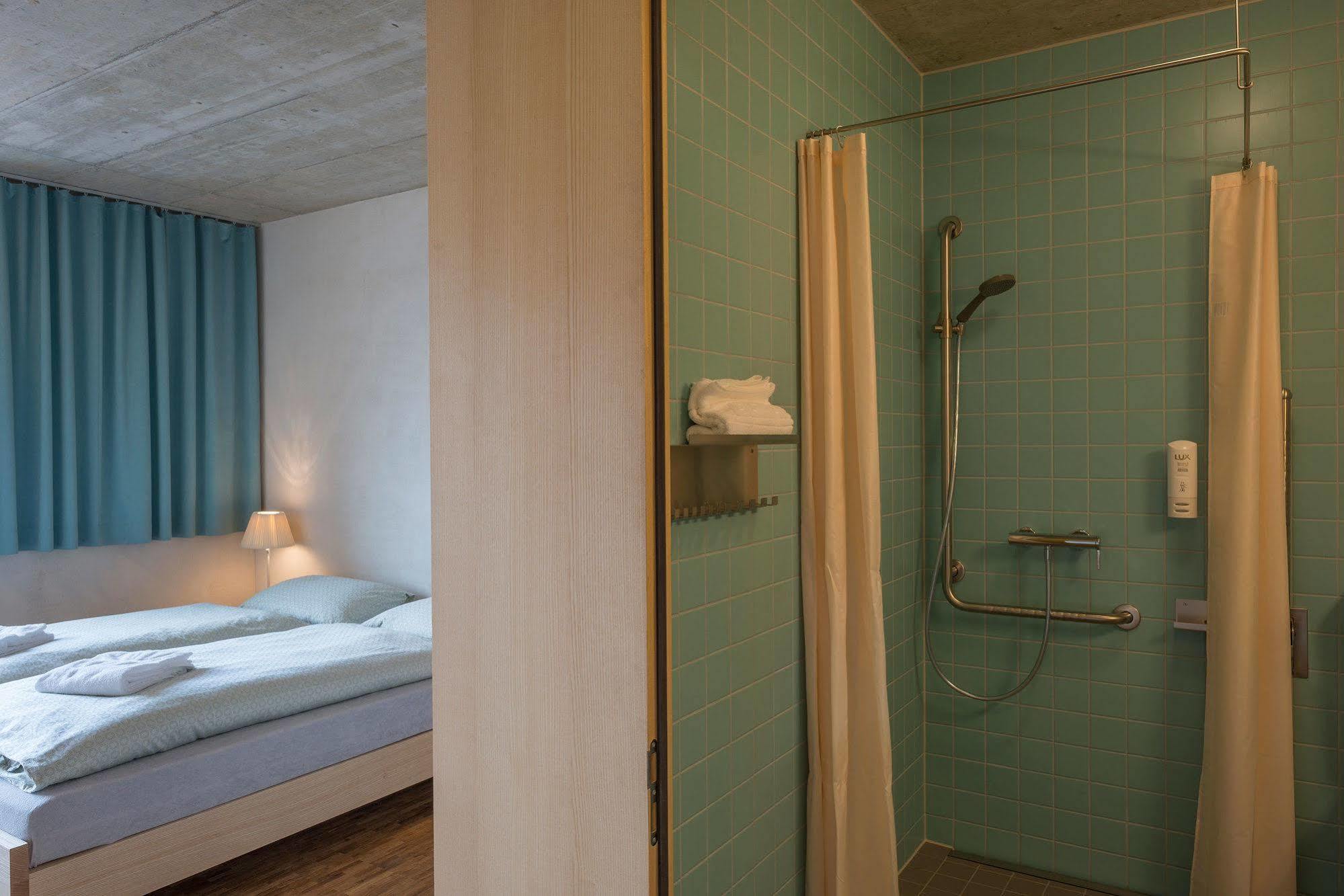 Saanen Gstaad Youth Hostel מראה חיצוני תמונה