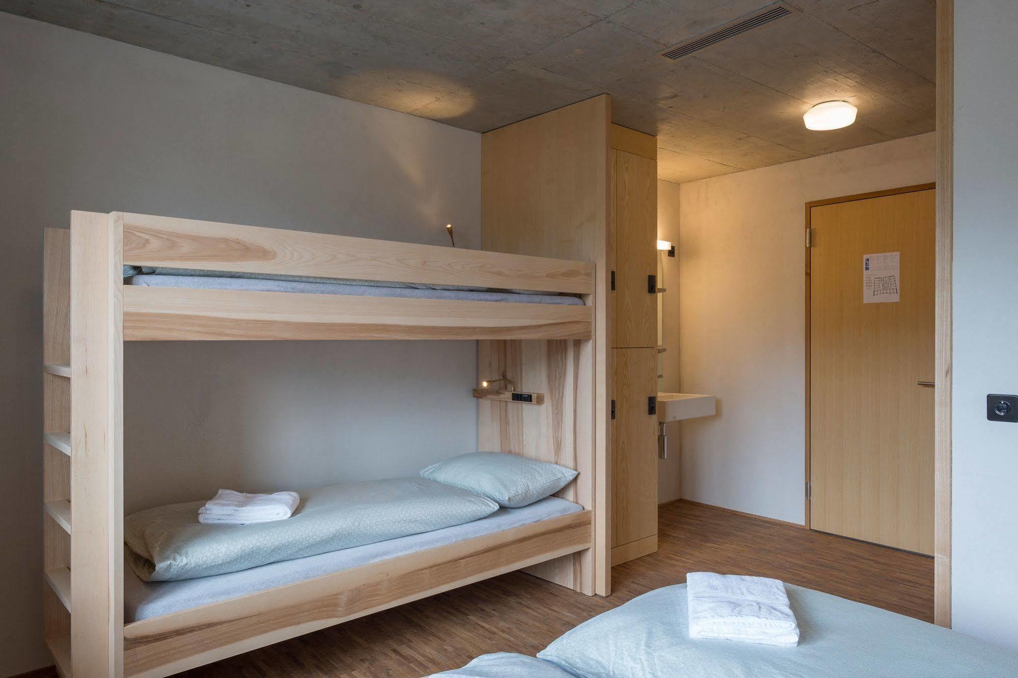 Saanen Gstaad Youth Hostel מראה חיצוני תמונה